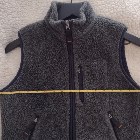 Abercrombie and Fitch Sherpa Vest - Picture 5 of 10